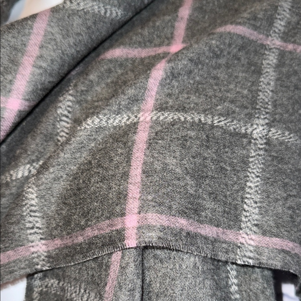 Ted Baker London Plaid Scarf in Gray and Pink NWT - Picture 2 of 6